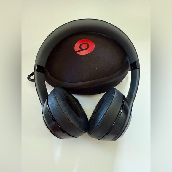 Beats‎ by Dr. Dre Solo On Ear Headphones Siren Red Black - Picture 1 of 11